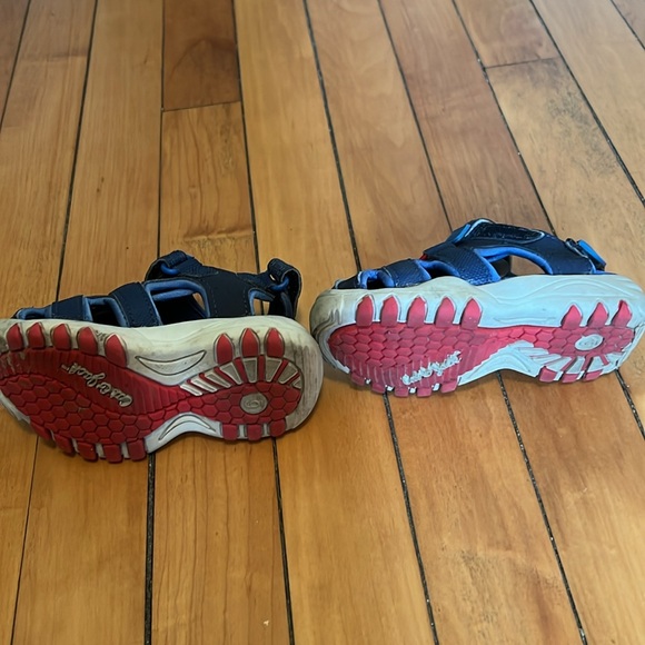 Sturdy summer sandal by Cat and Jack, good used condition - Picture 3 of 4